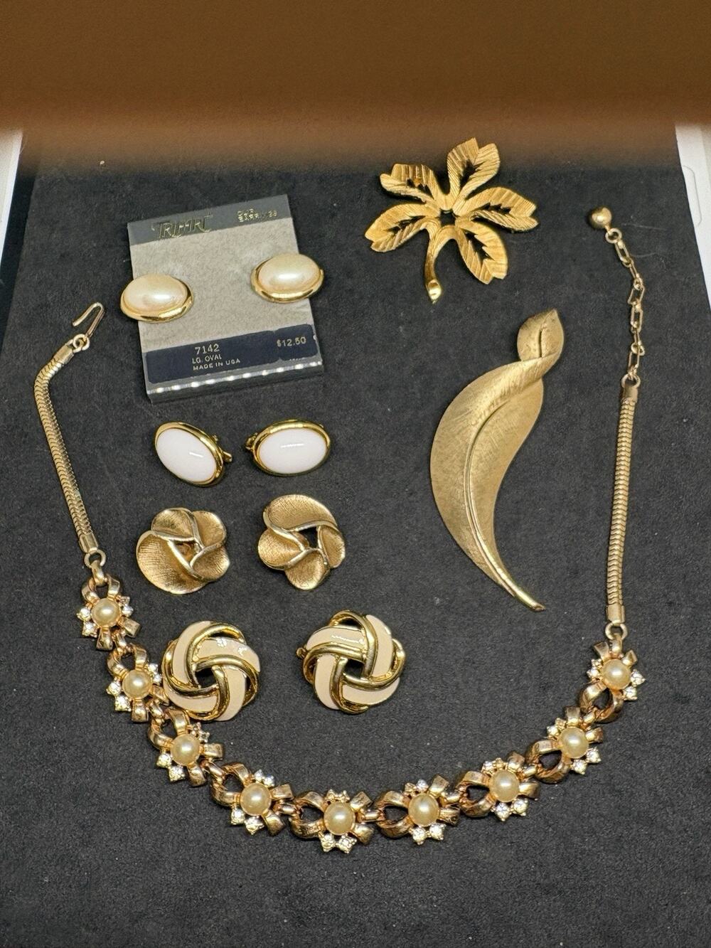 Vintage Trifari Gold Tone Lot Necklace 2 Brooches 4 Pair Clip On Earrings Pearls